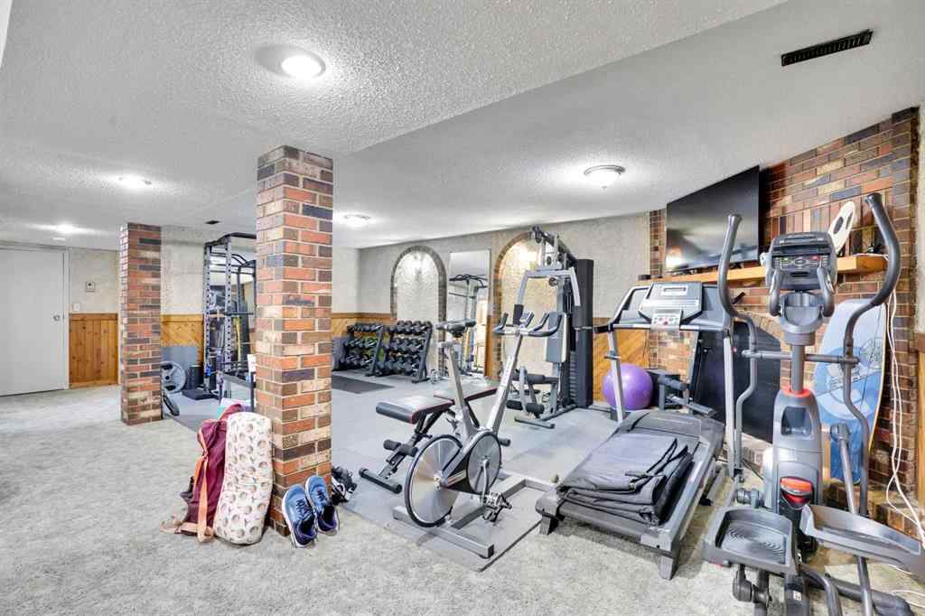 MLS® A2260942 - 403 72 Avenue NE in Huntington Hills Calgary, Residential