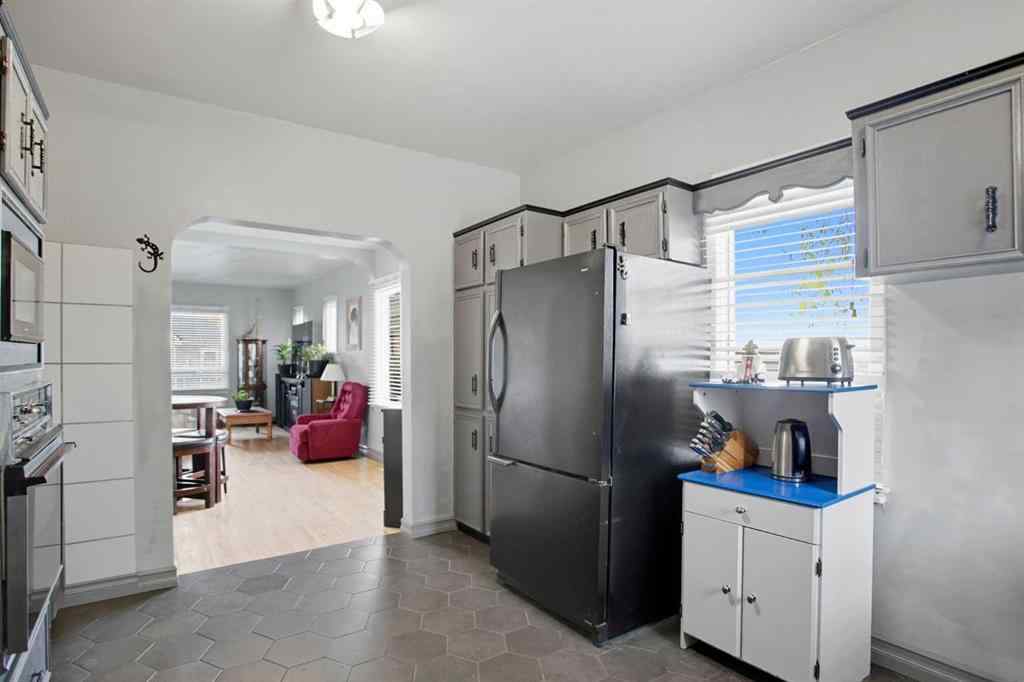 MLS® A2260955 - 1612 2A Street NW in Crescent Heights Calgary, Residential