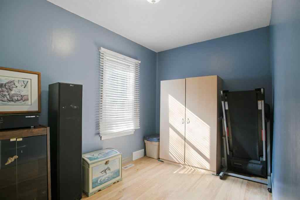 MLS® A2260955 - 1612 2A Street NW in Crescent Heights Calgary, Residential