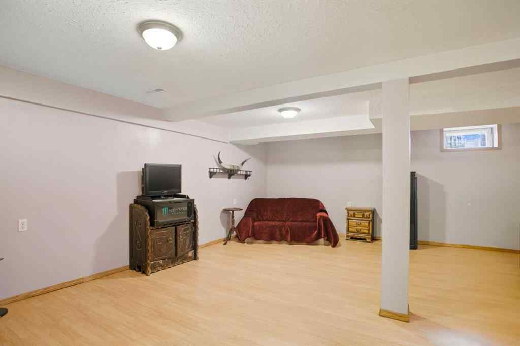 MLS® A2260955 - 1612 2A Street NW in Crescent Heights Calgary, Residential