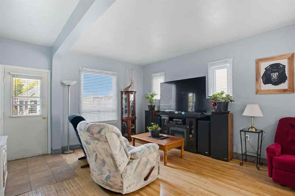 MLS® A2260955 - 1612 2A Street NW in Crescent Heights Calgary, Residential