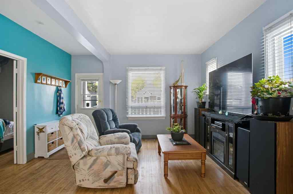 MLS® A2260955 - 1612 2A Street NW in Crescent Heights Calgary, Residential