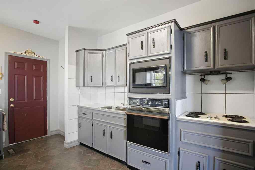 MLS® A2260955 - 1612 2A Street NW in Crescent Heights Calgary, Residential