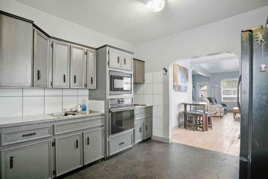 MLS® A2260955 - 1612 2A Street NW in Crescent Heights Calgary, Residential