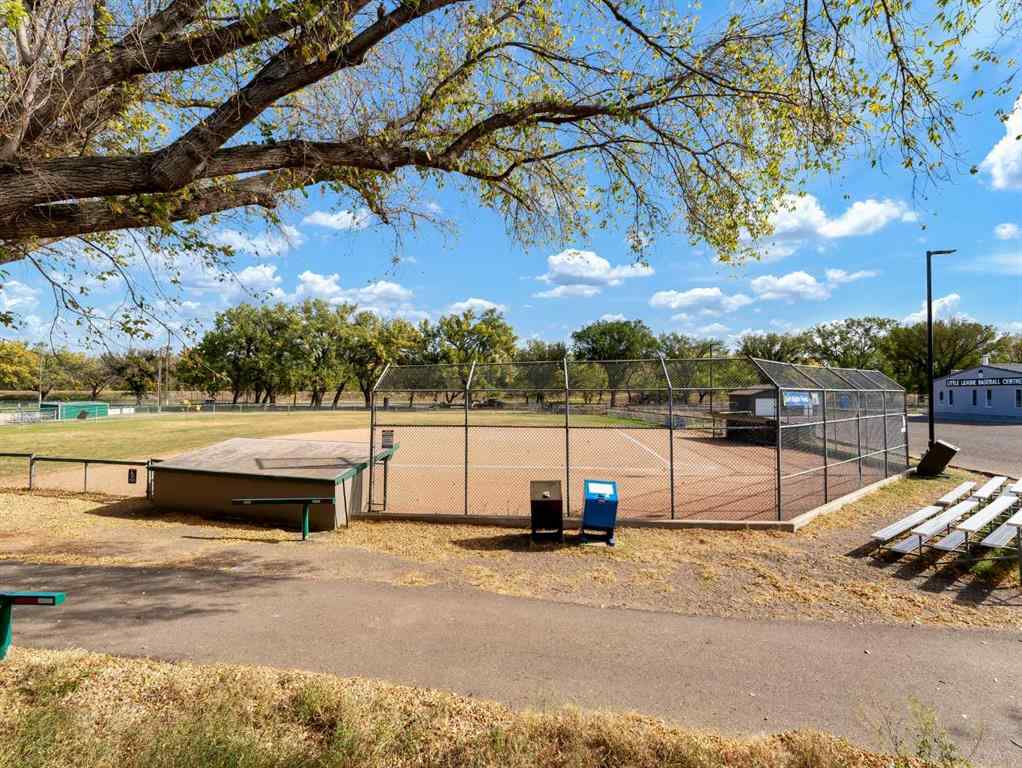 MLS® A2260957 - 425 Washington Way SE in River Flats Medicine Hat, Residential