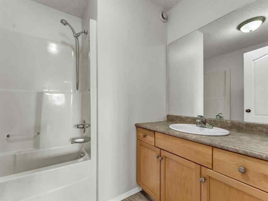 MLS® A2260957 - 425 Washington Way SE in River Flats Medicine Hat, Residential