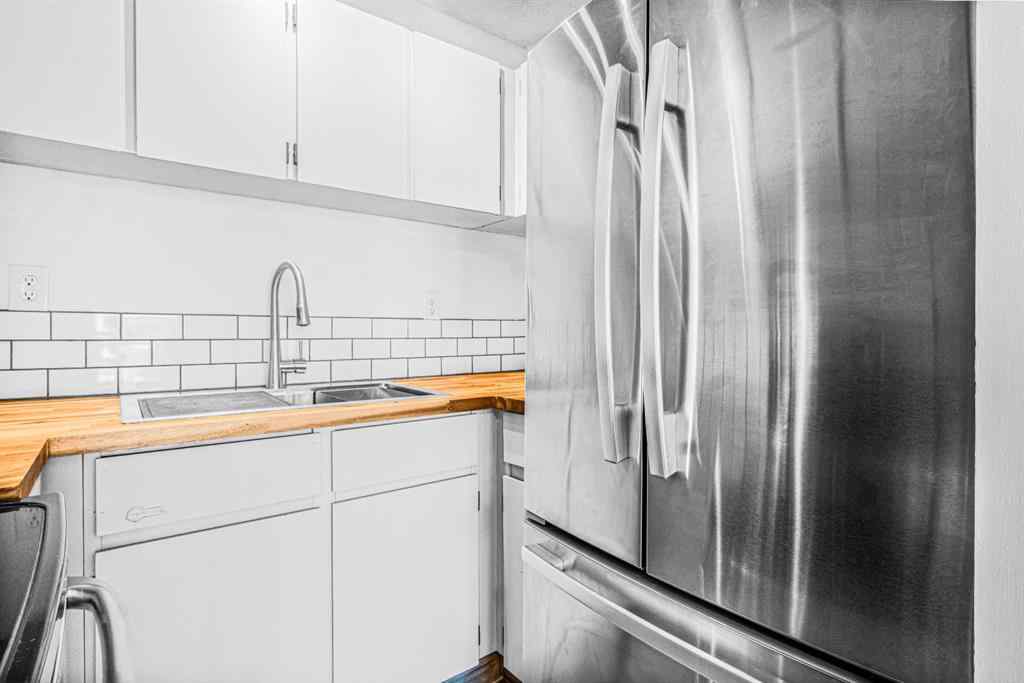 MLS® A2260989 - Unit #205 4512 75 Street NW in Bowness Calgary, Residential