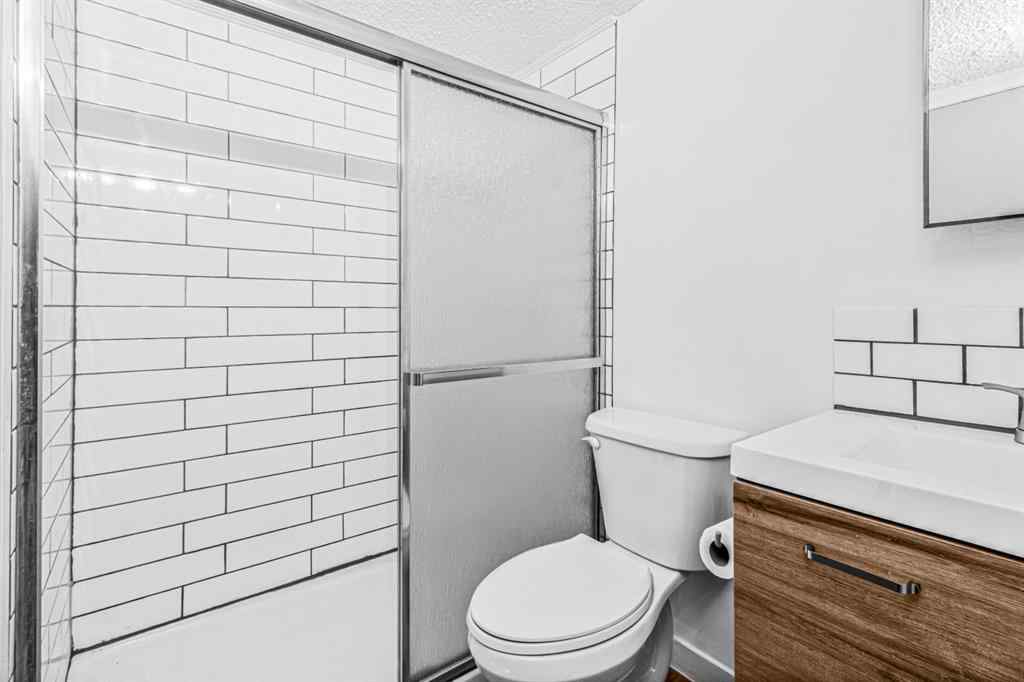 MLS® A2260989 - Unit #205 4512 75 Street NW in Bowness Calgary, Residential