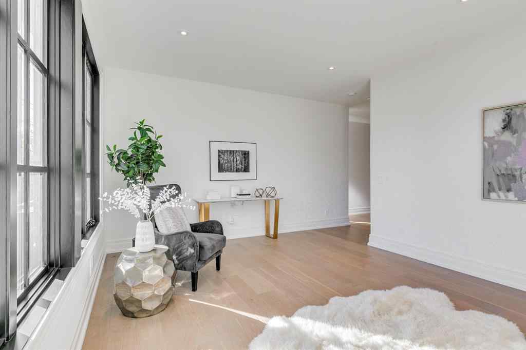 MLS® A2261008 - 109 Roxboro Road SW in Roxboro Calgary, Residential