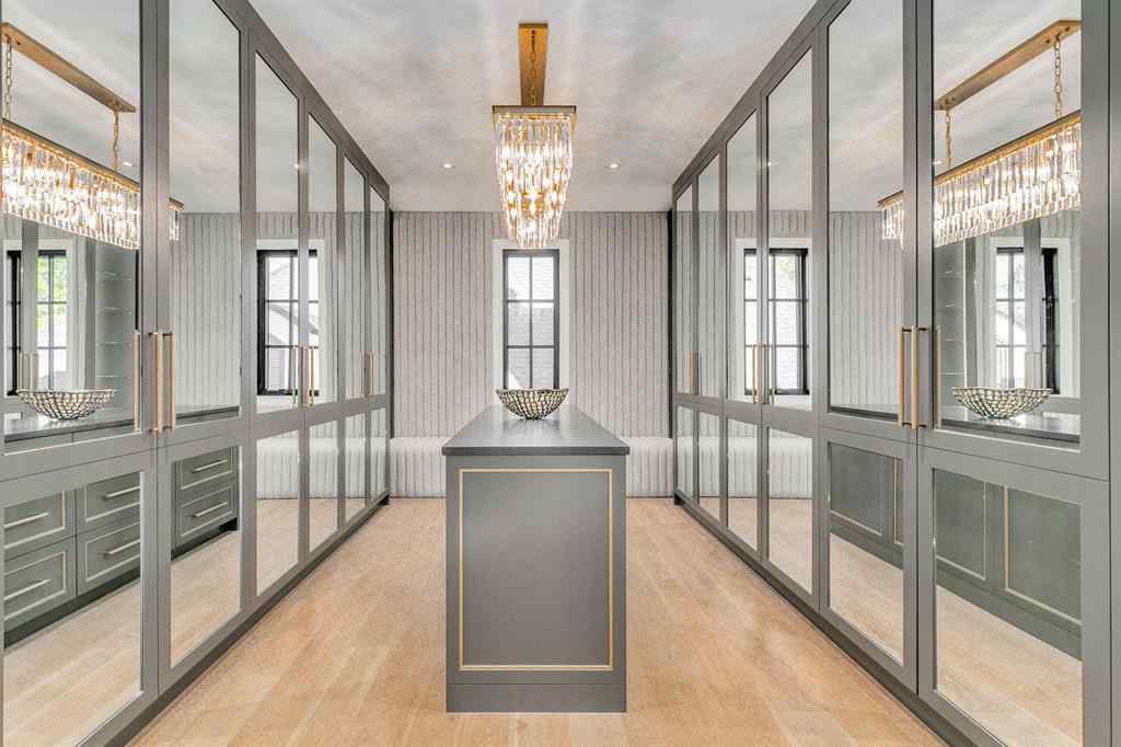 MLS® A2261008 - 109 Roxboro Road SW in Roxboro Calgary, Residential