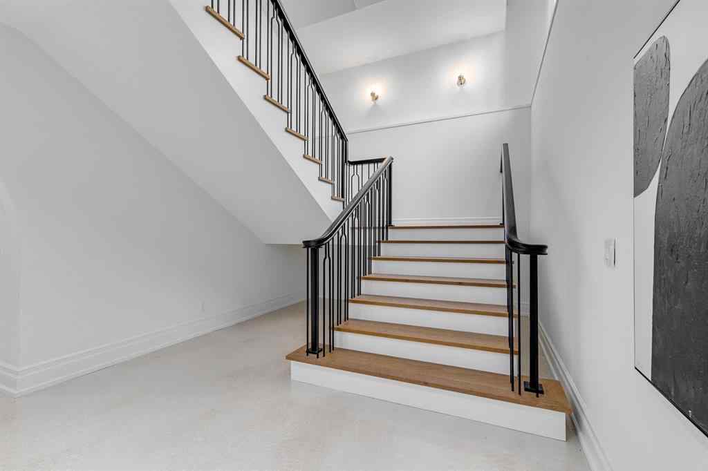 MLS® A2261008 - 109 Roxboro Road SW in Roxboro Calgary, Residential