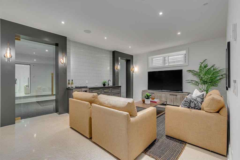 MLS® A2261008 - 109 Roxboro Road SW in Roxboro Calgary, Residential