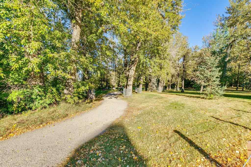 MLS® A2261008 - 109 Roxboro Road SW in Roxboro Calgary, Residential