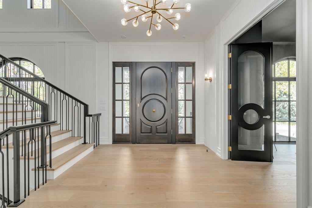 MLS® A2261008 - 109 Roxboro Road SW in Roxboro Calgary, Residential