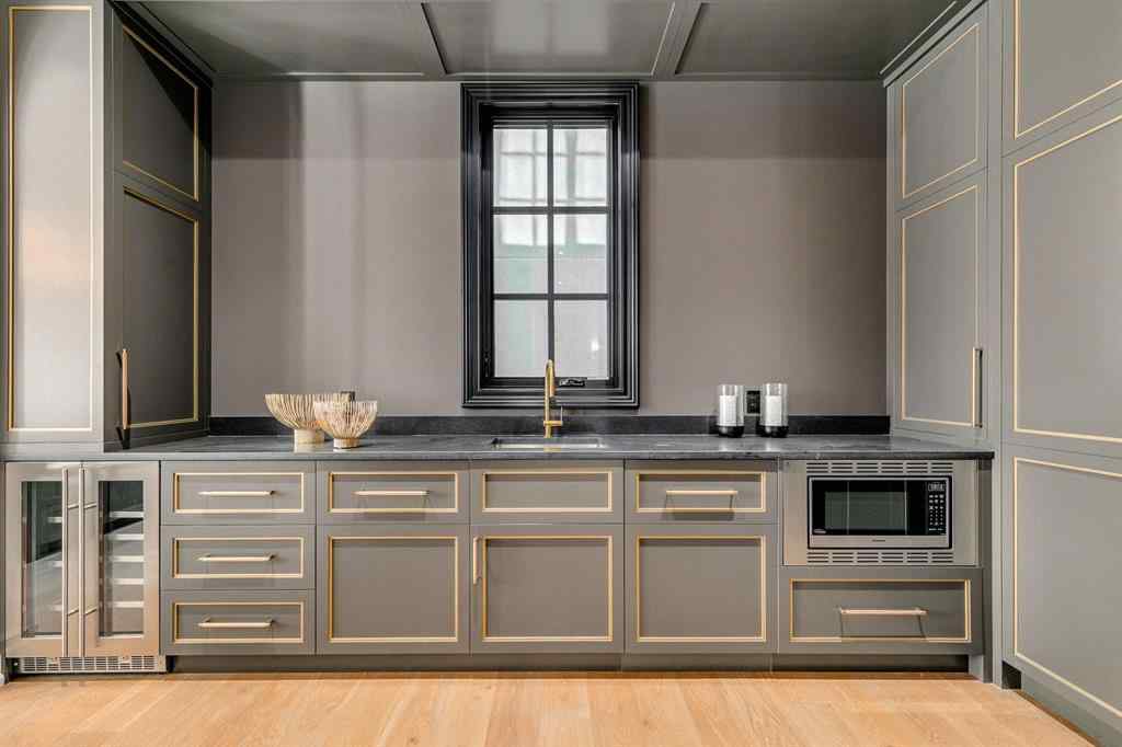 MLS® A2261008 - 109 Roxboro Road SW in Roxboro Calgary, Residential