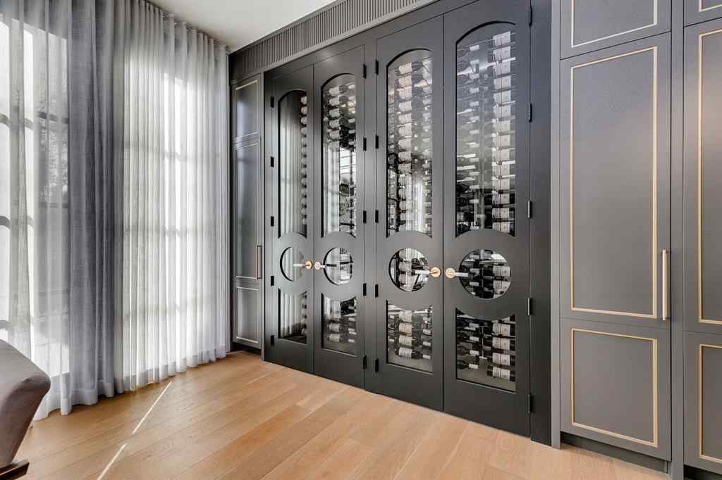 MLS® A2261008 - 109 Roxboro Road SW in Roxboro Calgary, Residential