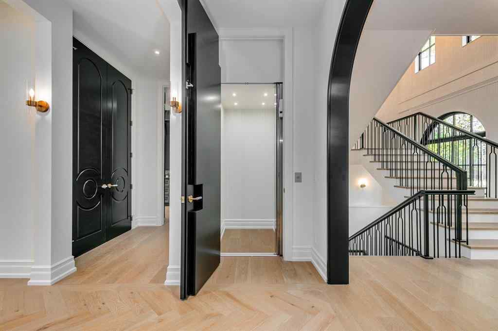 MLS® A2261008 - 109 Roxboro Road SW in Roxboro Calgary, Residential