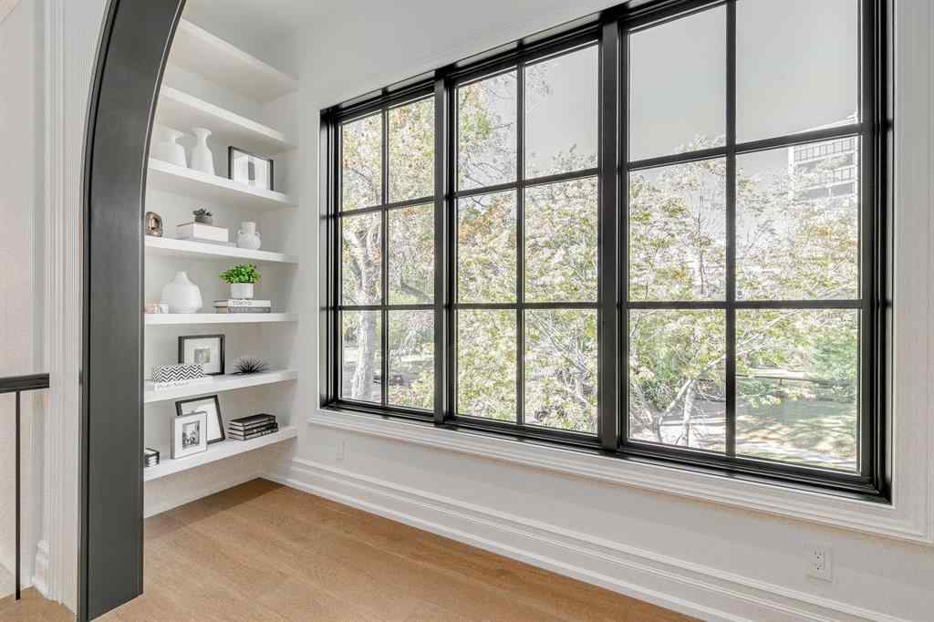 MLS® A2261008 - 109 Roxboro Road SW in Roxboro Calgary, Residential