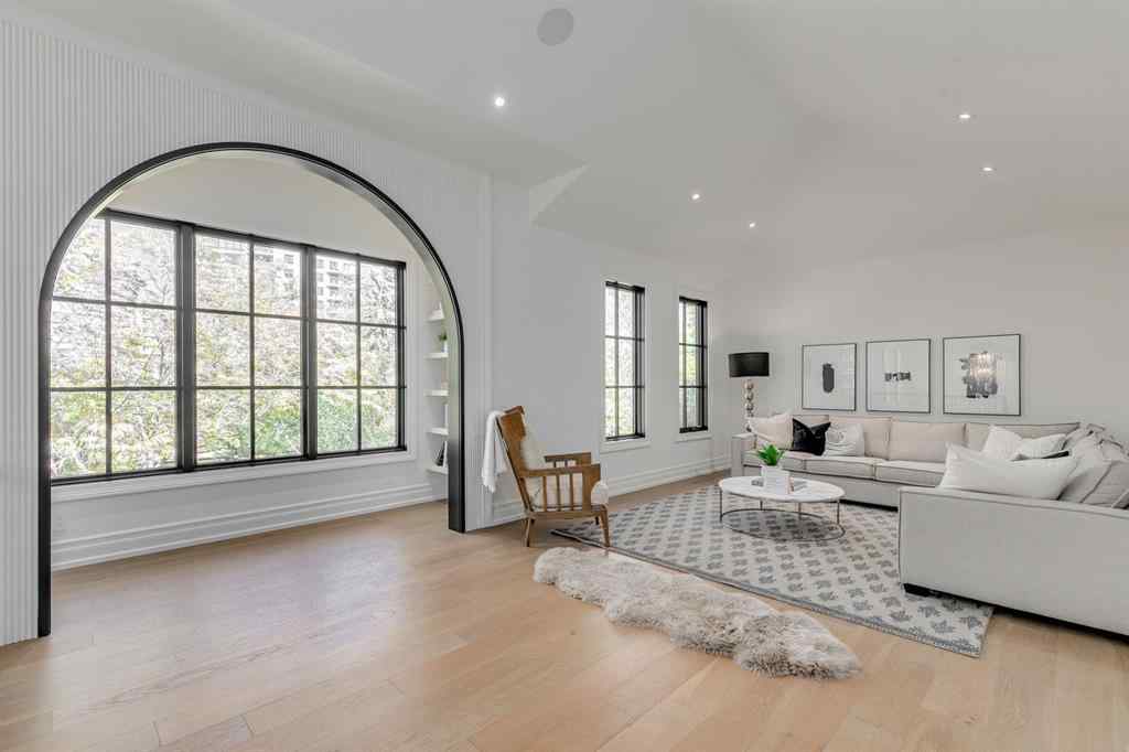 MLS® A2261008 - 109 Roxboro Road SW in Roxboro Calgary, Residential