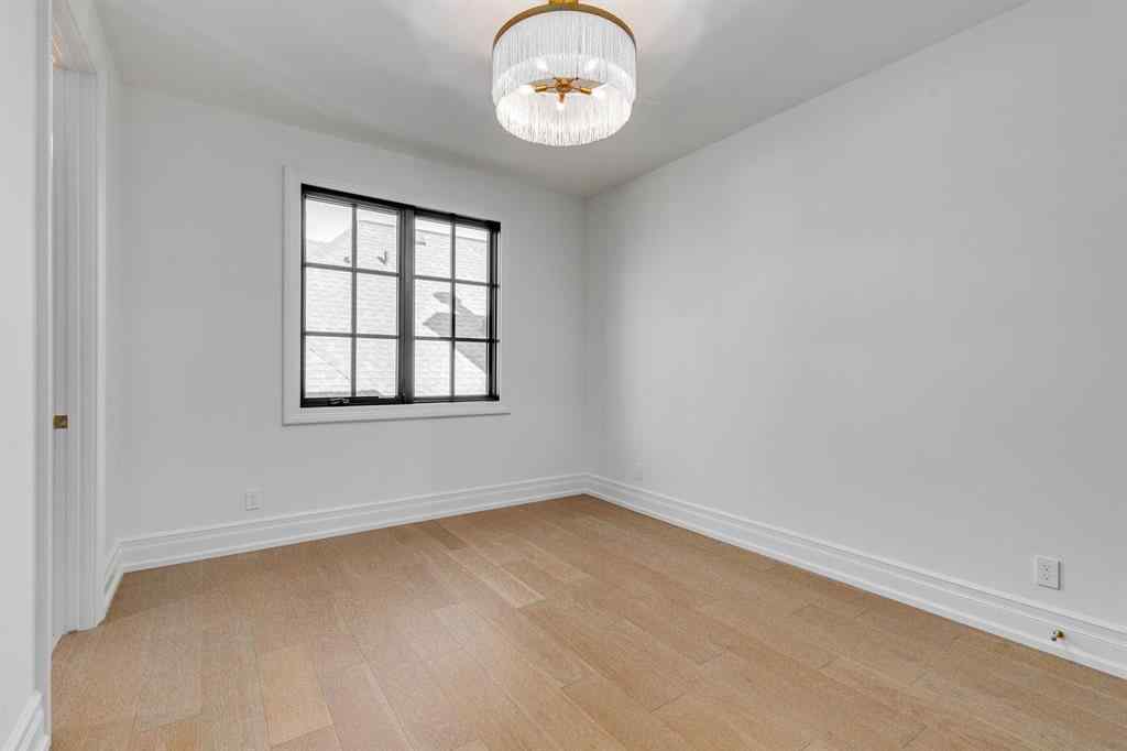 MLS® A2261008 - 109 Roxboro Road SW in Roxboro Calgary, Residential