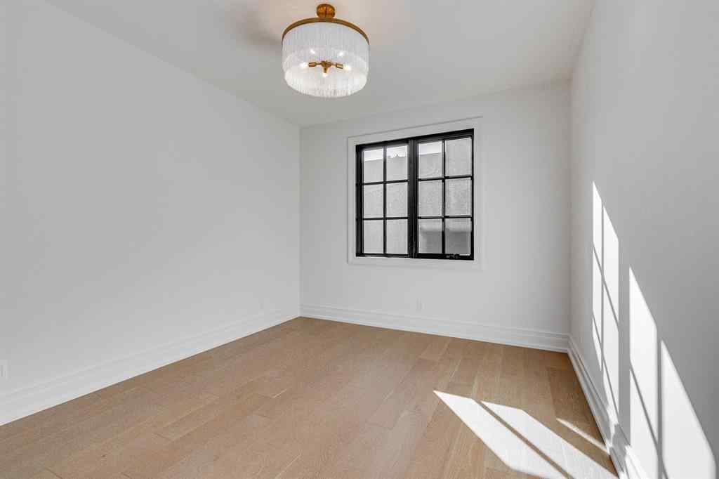 MLS® A2261008 - 109 Roxboro Road SW in Roxboro Calgary, Residential