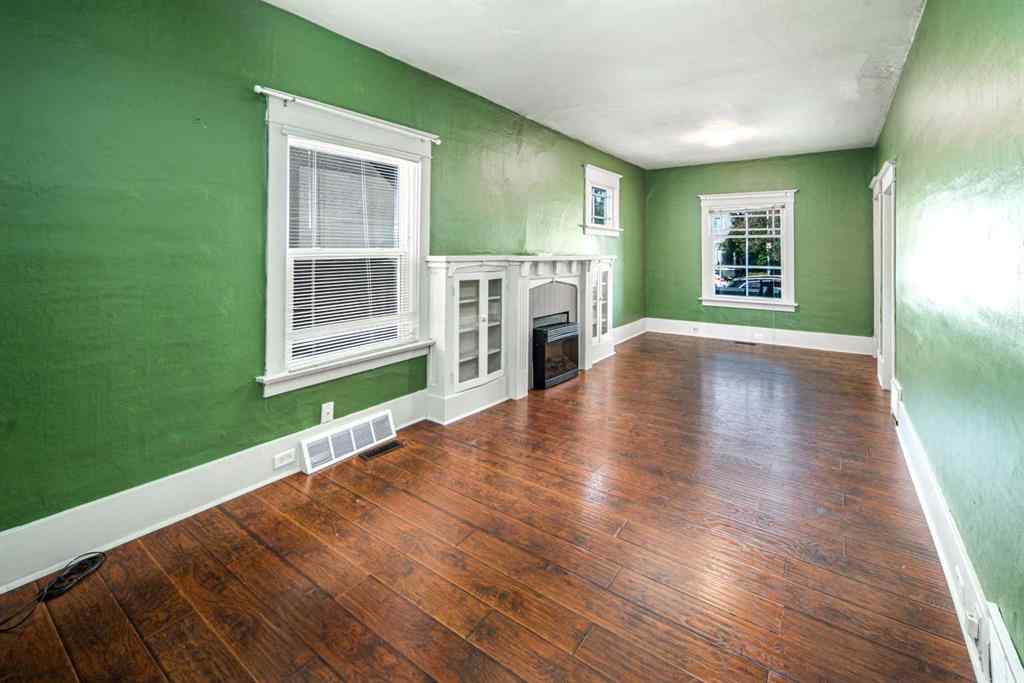 MLS® A2261032 - 905 19 Avenue NW in Mount Pleasant Calgary, Residential