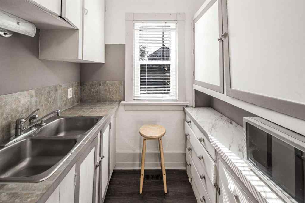 MLS® A2261032 - 905 19 Avenue NW in Mount Pleasant Calgary, Residential