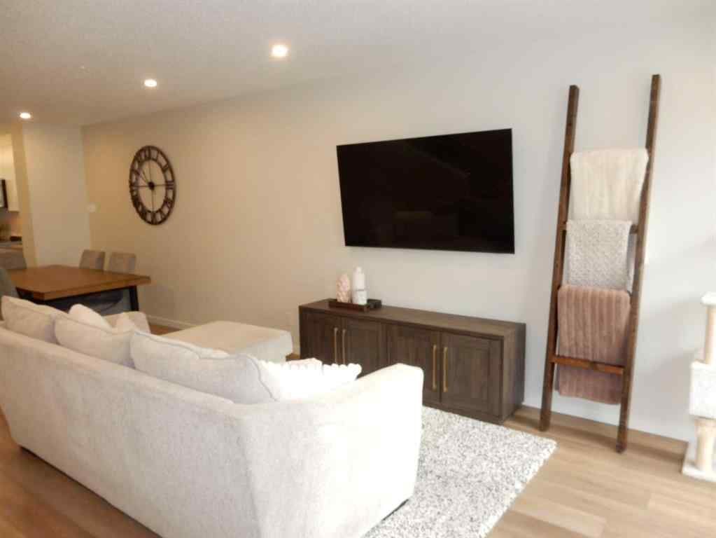 MLS® A2261039 - 352 Cranbrook Square SE in Cranston Calgary, Residential