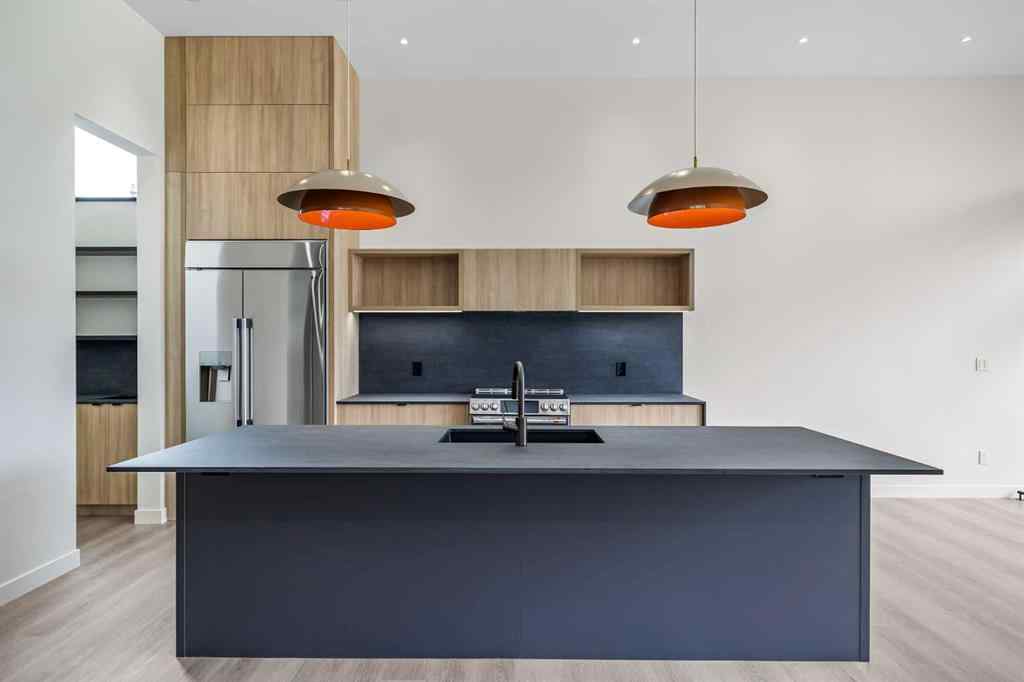 MLS® A2261041 - 3D Willow Crescent SW in Spruce Cliff Calgary, Residential