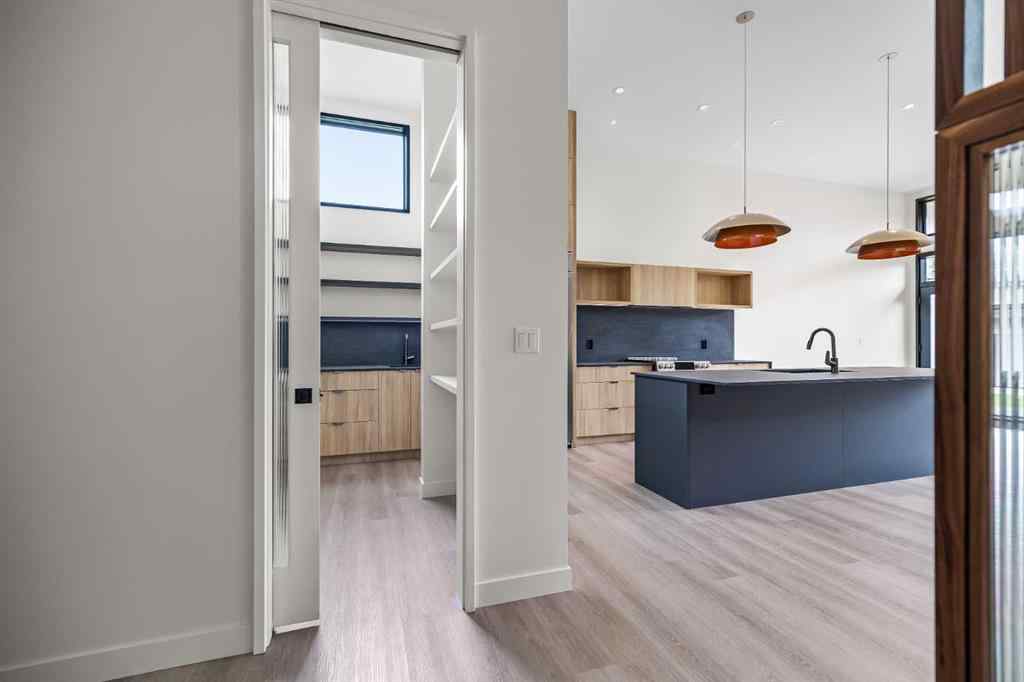 MLS® A2261041 - 3D Willow Crescent SW in Spruce Cliff Calgary, Residential