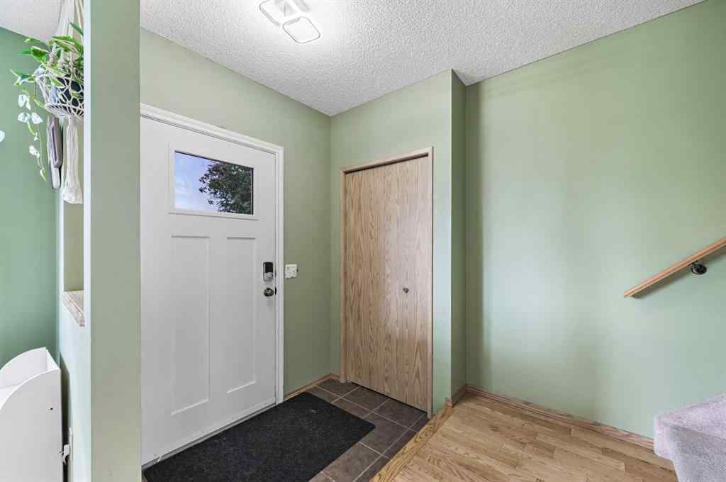 MLS® A2261056 - 24 Laguna Close NE in Monterey Park Calgary, Residential