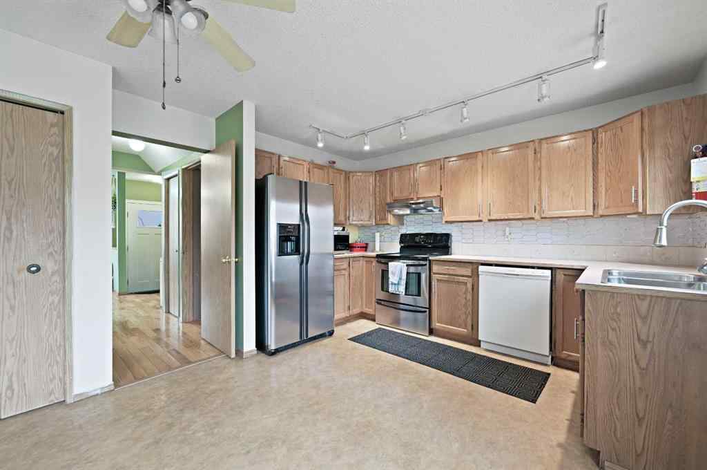 MLS® A2261056 - 24 Laguna Close NE in Monterey Park Calgary, Residential