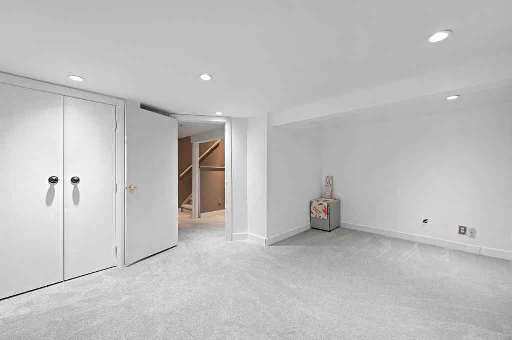 MLS® A2261056 - 24 Laguna Close NE in Monterey Park Calgary, Residential