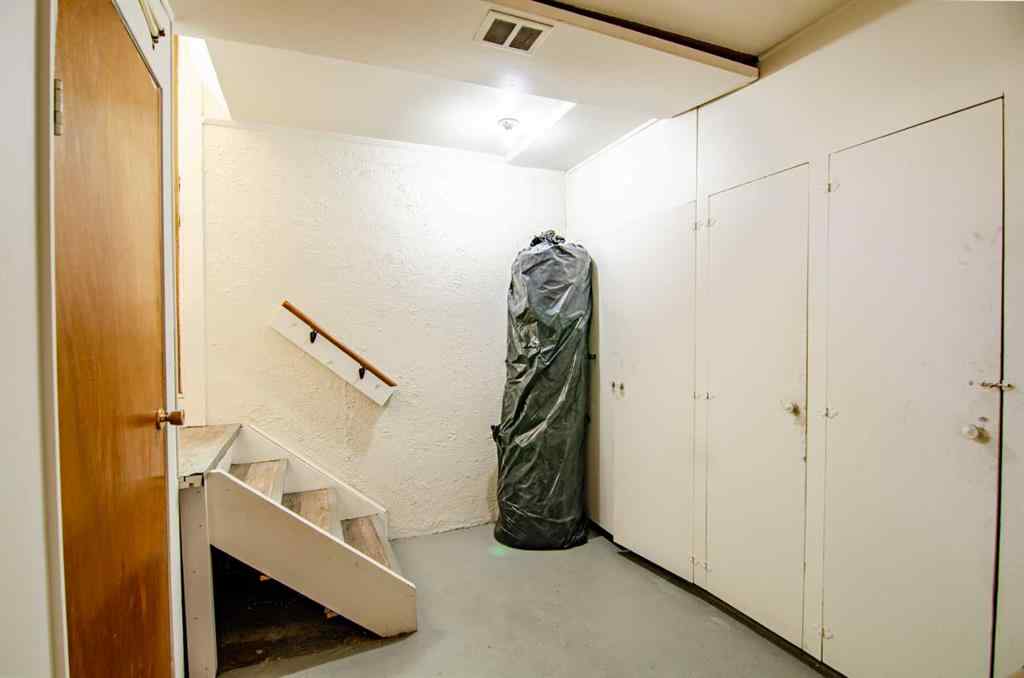 MLS® A2261083 - 5626 42 Street  in West Park Red Deer, Residential