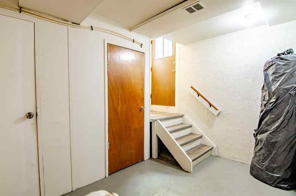 MLS® A2261083 - 5626 42 Street  in West Park Red Deer, Residential