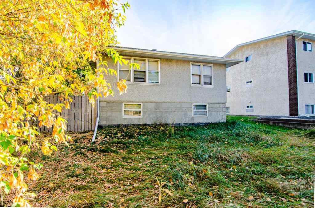 MLS® A2261083 - 5626 42 Street  in West Park Red Deer, Residential
