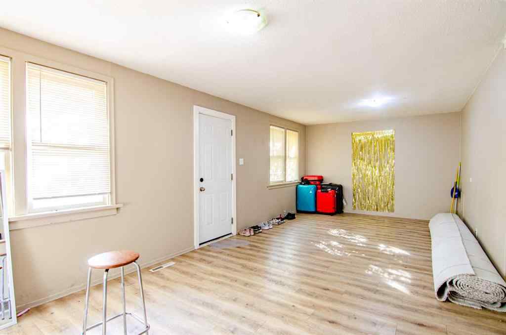 MLS® A2261083 - 5626 42 Street  in West Park Red Deer, Residential