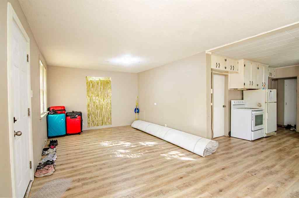 MLS® A2261083 - 5626 42 Street  in West Park Red Deer, Residential