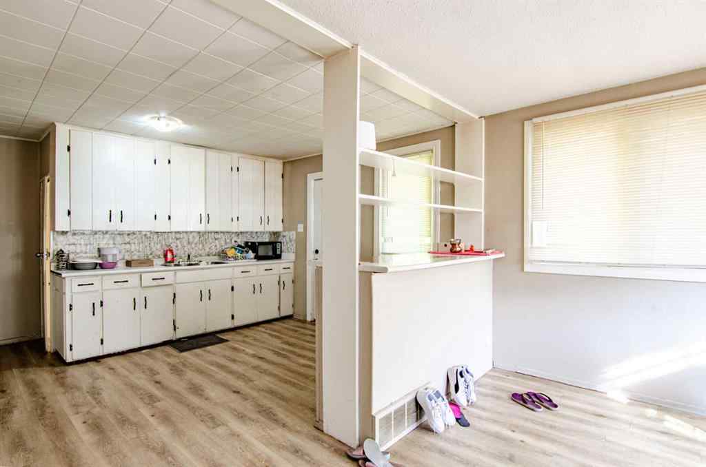 MLS® A2261083 - 5626 42 Street  in West Park Red Deer, Residential