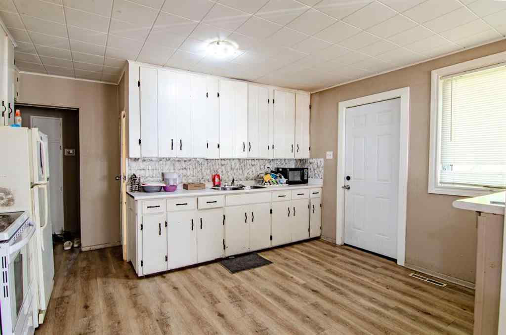 MLS® A2261083 - 5626 42 Street  in West Park Red Deer, Residential