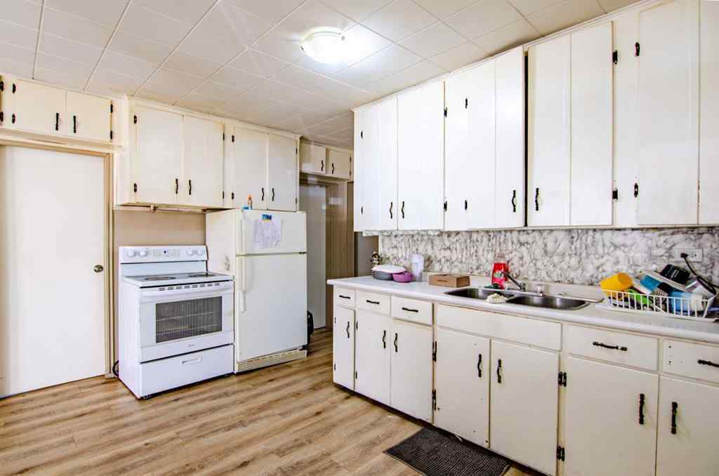 MLS® A2261083 - 5626 42 Street  in West Park Red Deer, Residential