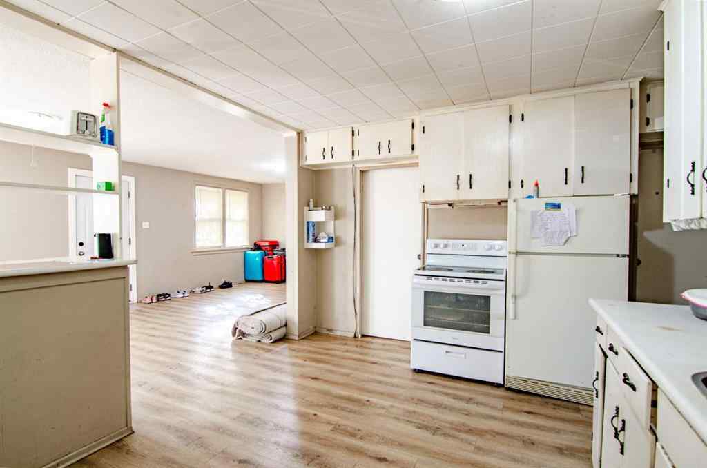 MLS® A2261083 - 5626 42 Street  in West Park Red Deer, Residential