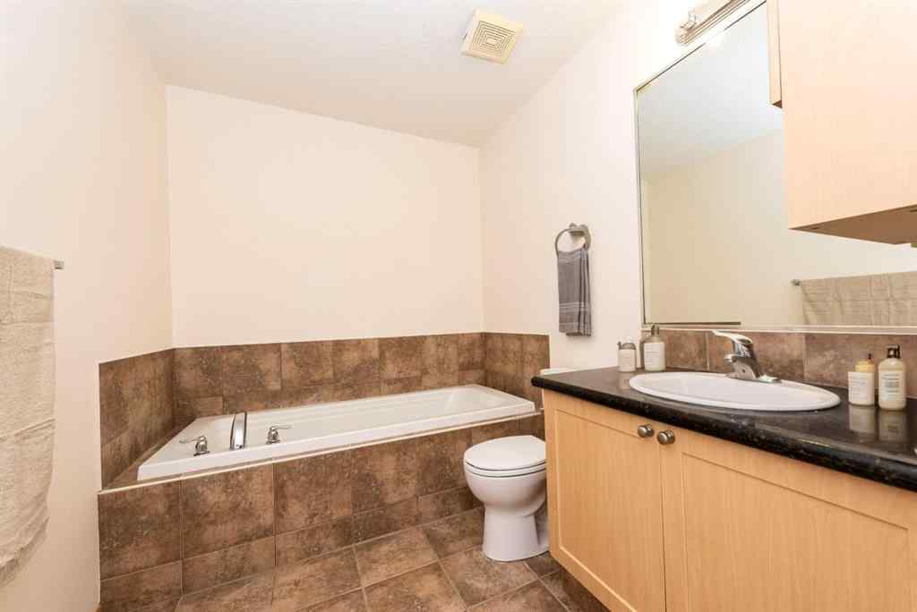 MLS® A2261089 - 17 Royal Birkdale Crescent NW in Royal Oak Calgary, Residential