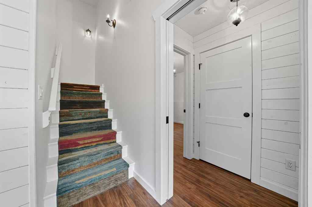 MLS® A2261094 - 5005 40 Street  in Cottage Area Sylvan Lake, Residential