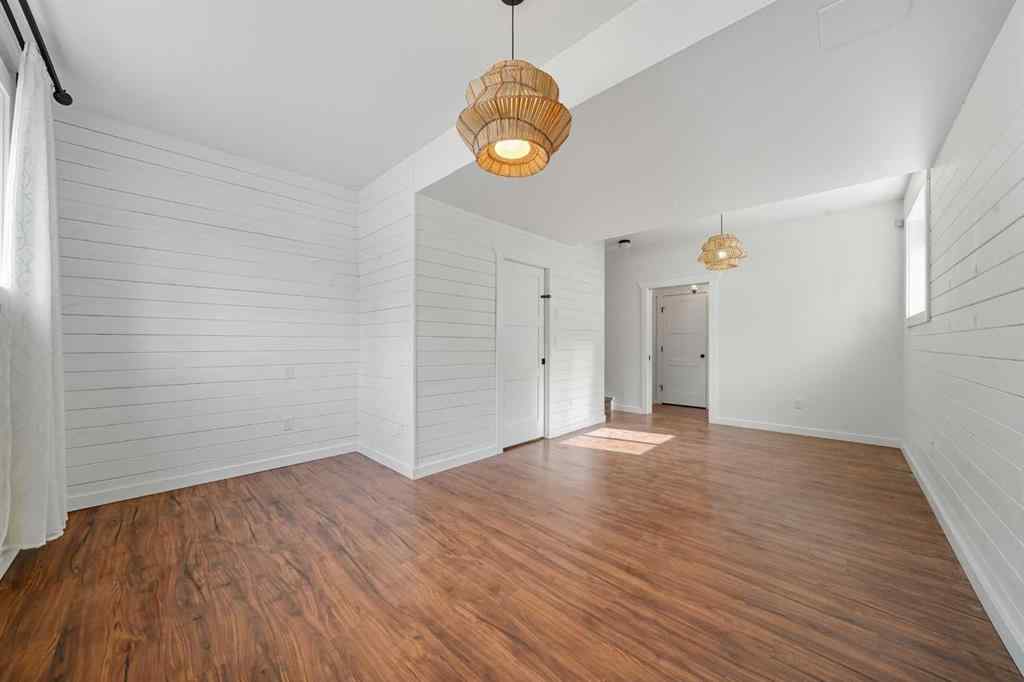 MLS® A2261094 - 5005 40 Street  in Cottage Area Sylvan Lake, Residential