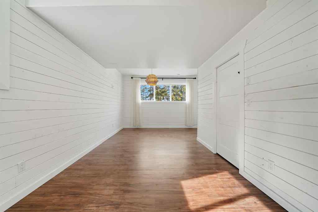 MLS® A2261094 - 5005 40 Street  in Cottage Area Sylvan Lake, Residential