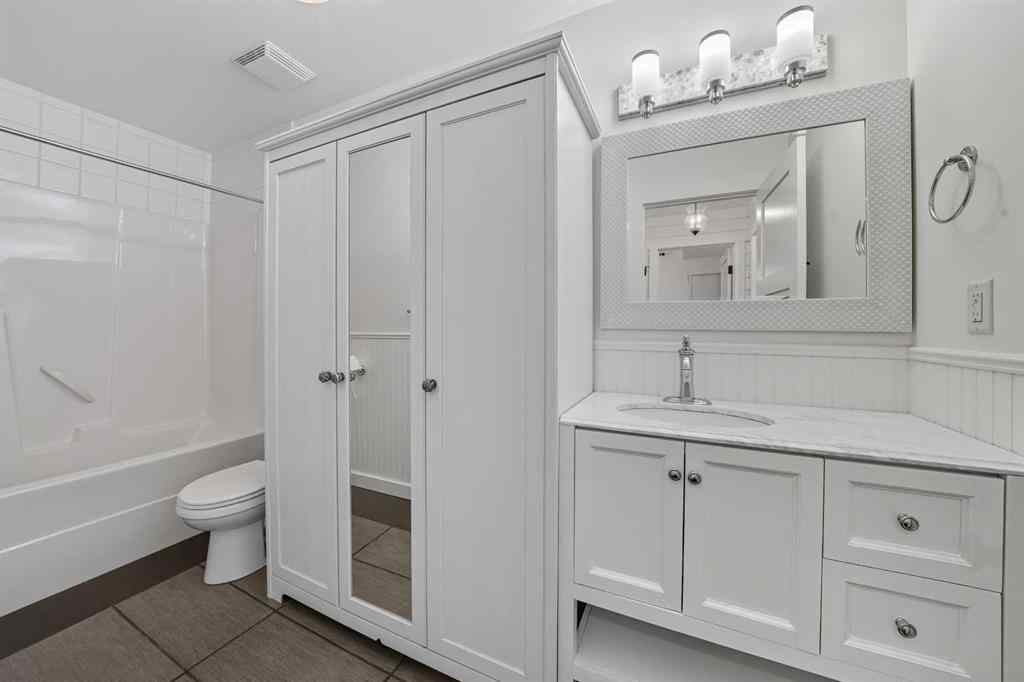 MLS® A2261094 - 5005 40 Street  in Cottage Area Sylvan Lake, Residential