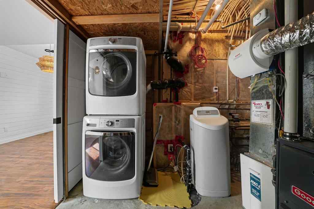 MLS® A2261094 - 5005 40 Street  in Cottage Area Sylvan Lake, Residential