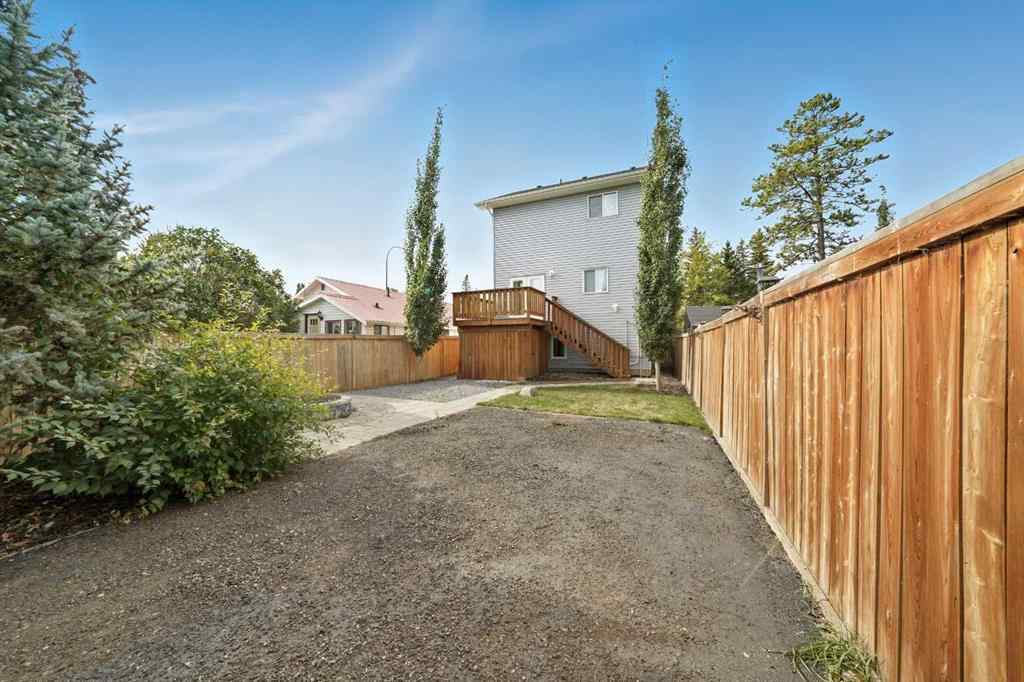 MLS® A2261094 - 5005 40 Street  in Cottage Area Sylvan Lake, Residential