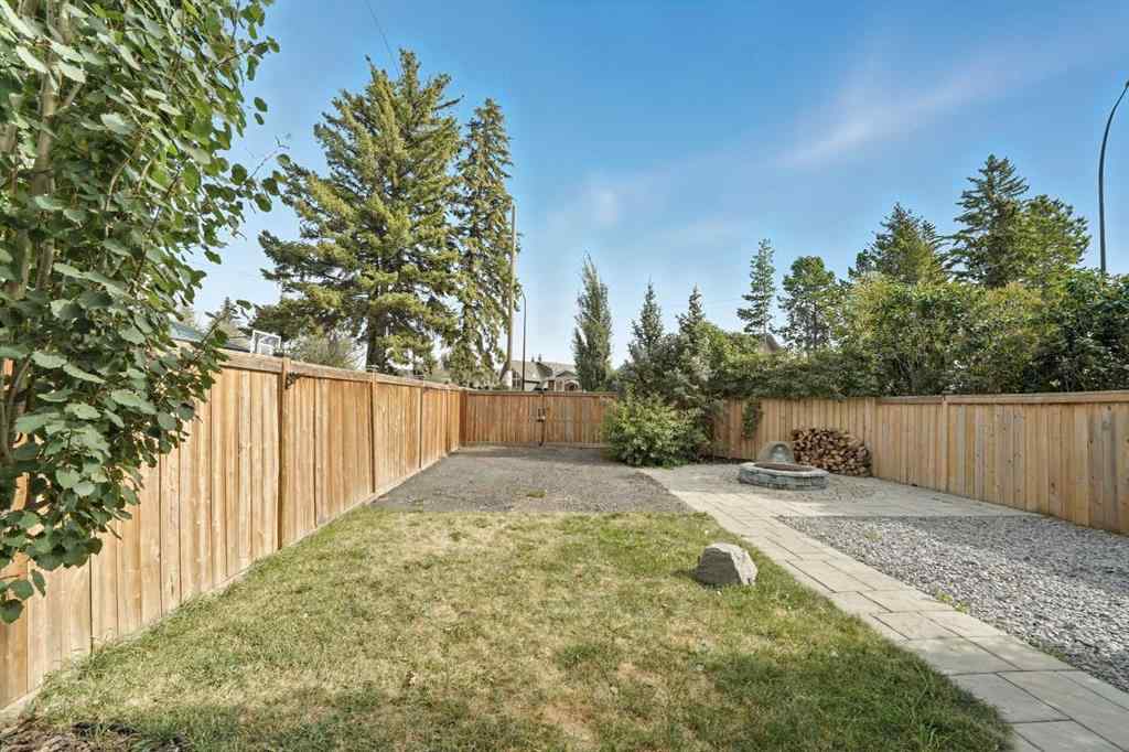 MLS® A2261094 - 5005 40 Street  in Cottage Area Sylvan Lake, Residential